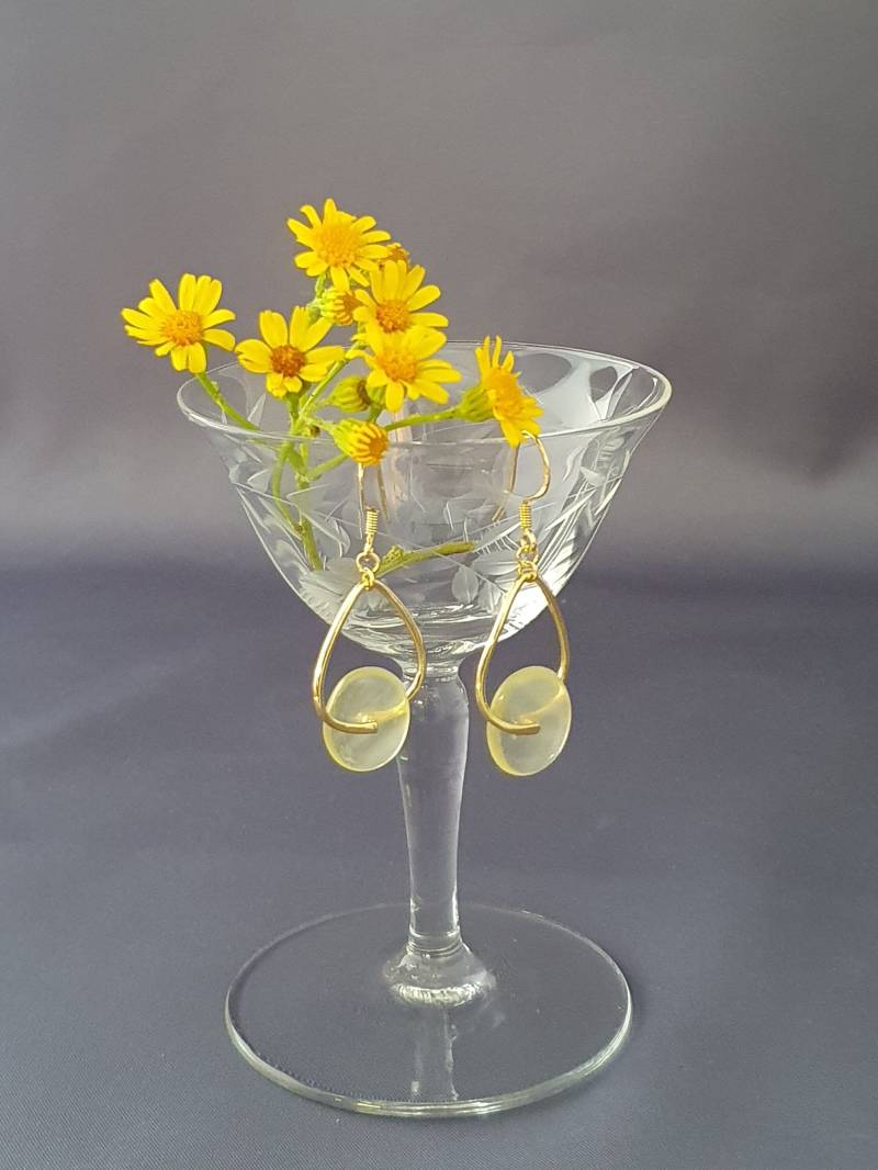 Lemoncitrin Bonbon Ohrhänger Silber Vergoldet. Zauberhafte Für Reizende Frauen Verspielter Ohrschmuck Mit Lemoncitrinen von MauritzUnikatSchmuck