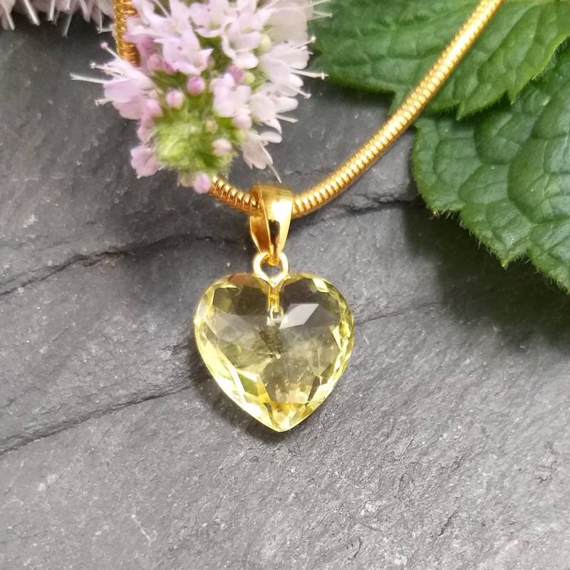 Lemoncitrin Herz Anhänger Klein Und Fein Zauberhaftes Schmuckstück Mit Liebe in Handarbeit Facettiert von MauritzUnikatSchmuck
