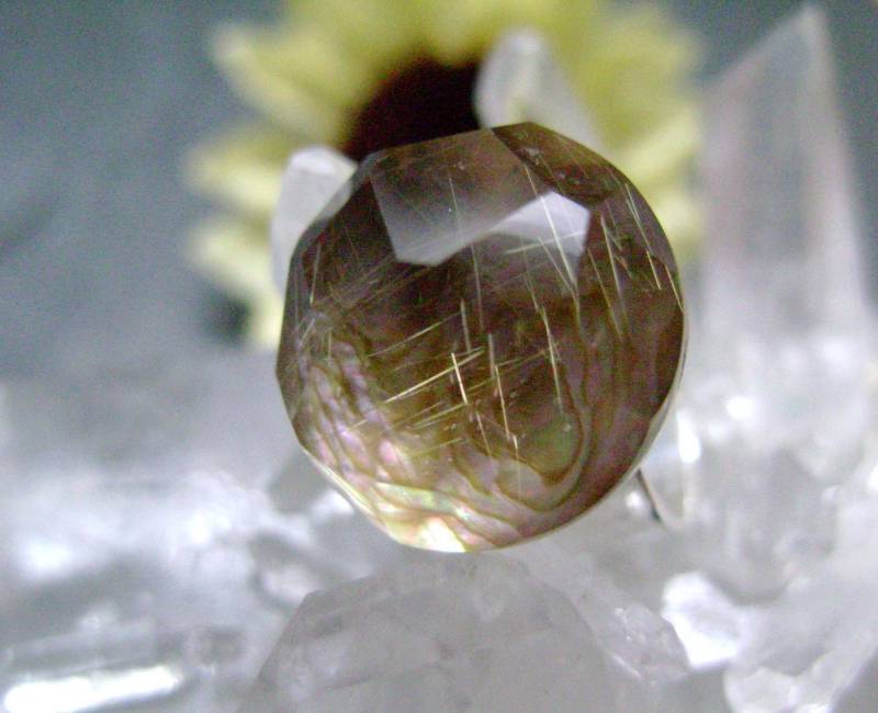Silberring Mit Rutilquarz Und Perlmutt. Edelsteinschmuck Direkt Vom Edelsteinschleifer Kaufen. Freude Einzigartigem Schmuck von MauritzUnikatSchmuck