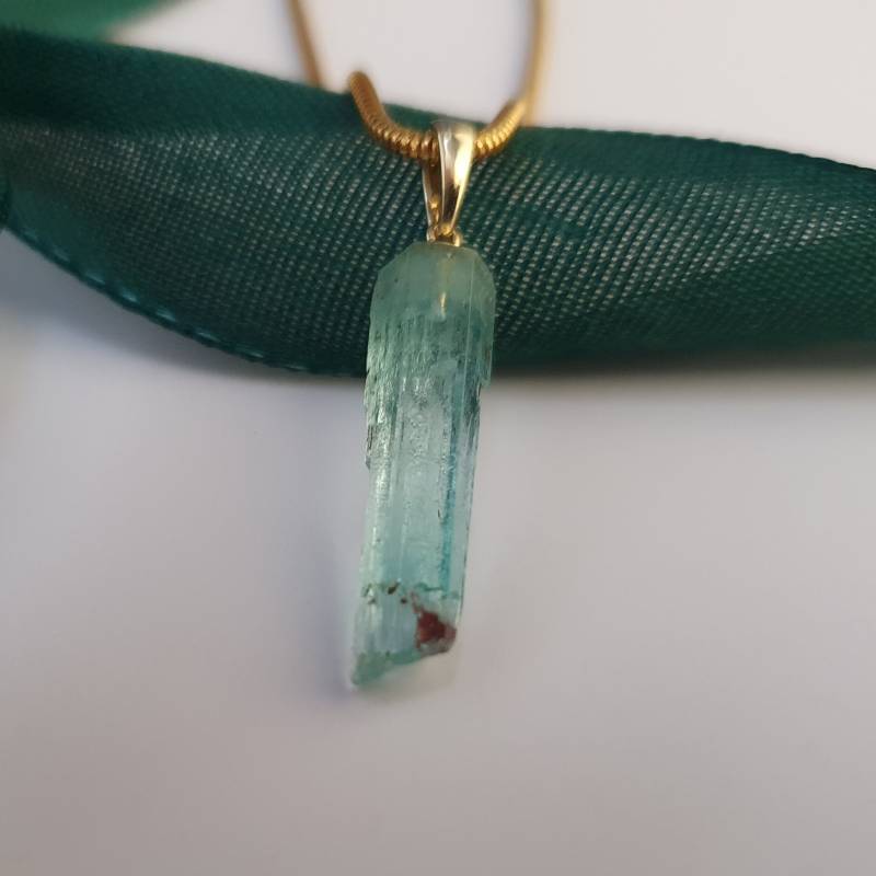 Smaragd Naturkristall Gg Anhänger. Edler Kettenanhänger Mit Der Kraft Natur. Einzelstück Zum Verlieben. Beliebter Natürlicher Edelstein von MauritzUnikatSchmuck