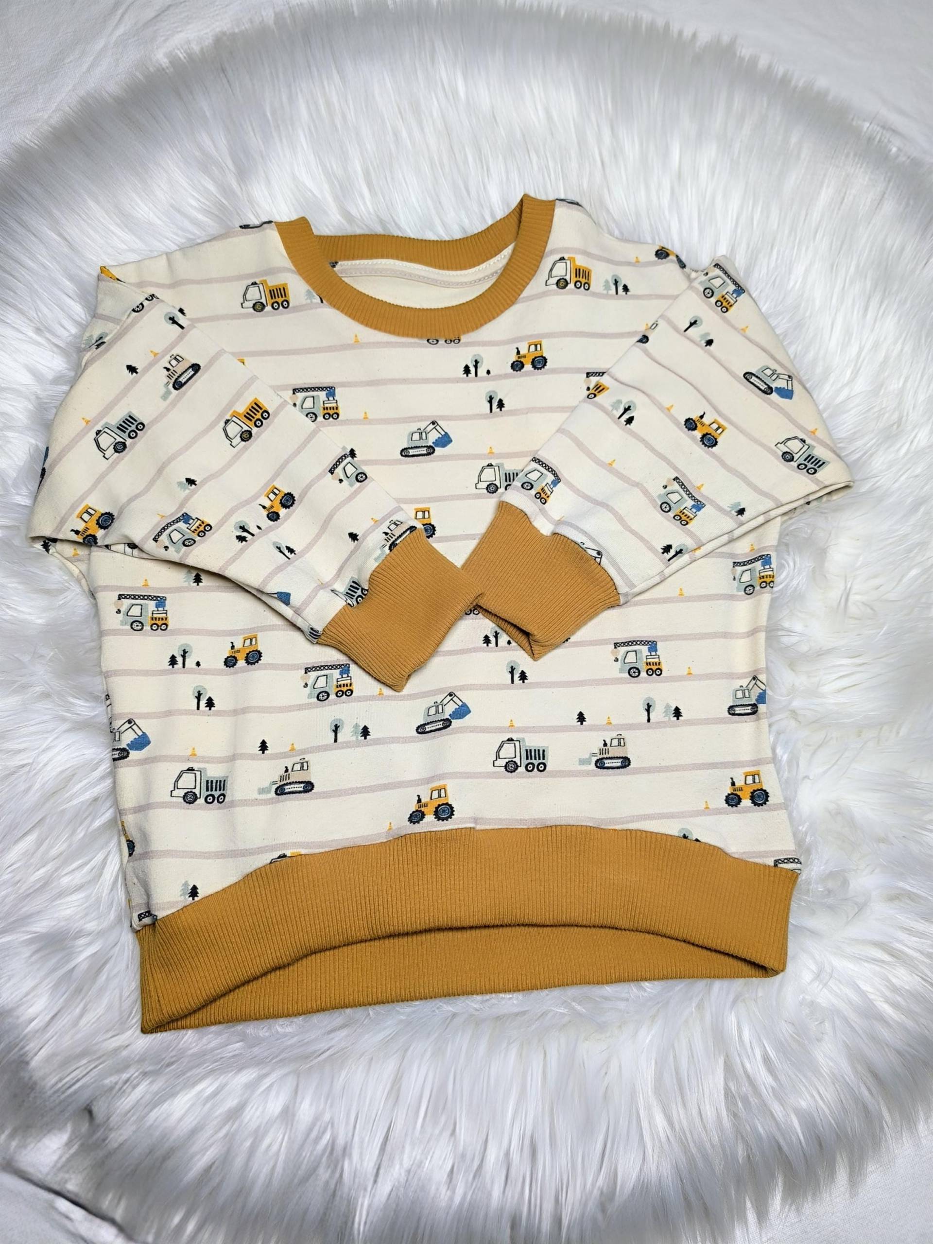 Handmade Kinderpullover Mit Baustellenmotiv - Perfekt Für Kleine Baumeister Bagger, Traktor Und Lkw von MausimHauskreativ