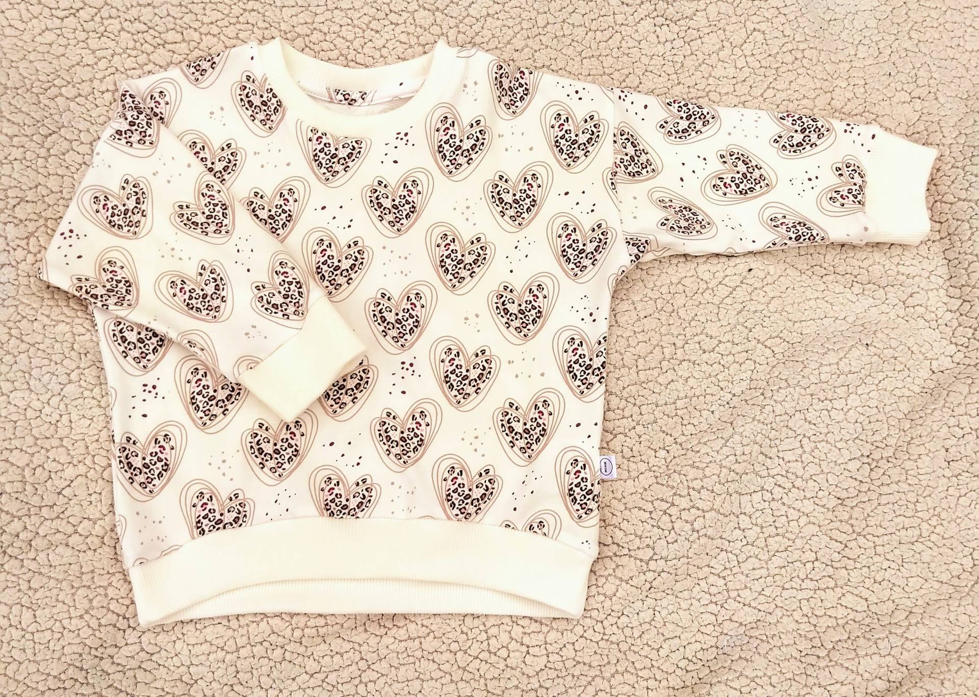 Pullover Leo Herzen Gr. 92 Oversized Sweater Sweatshirt Leoprint Sofortkauf von MausimHauskreativ