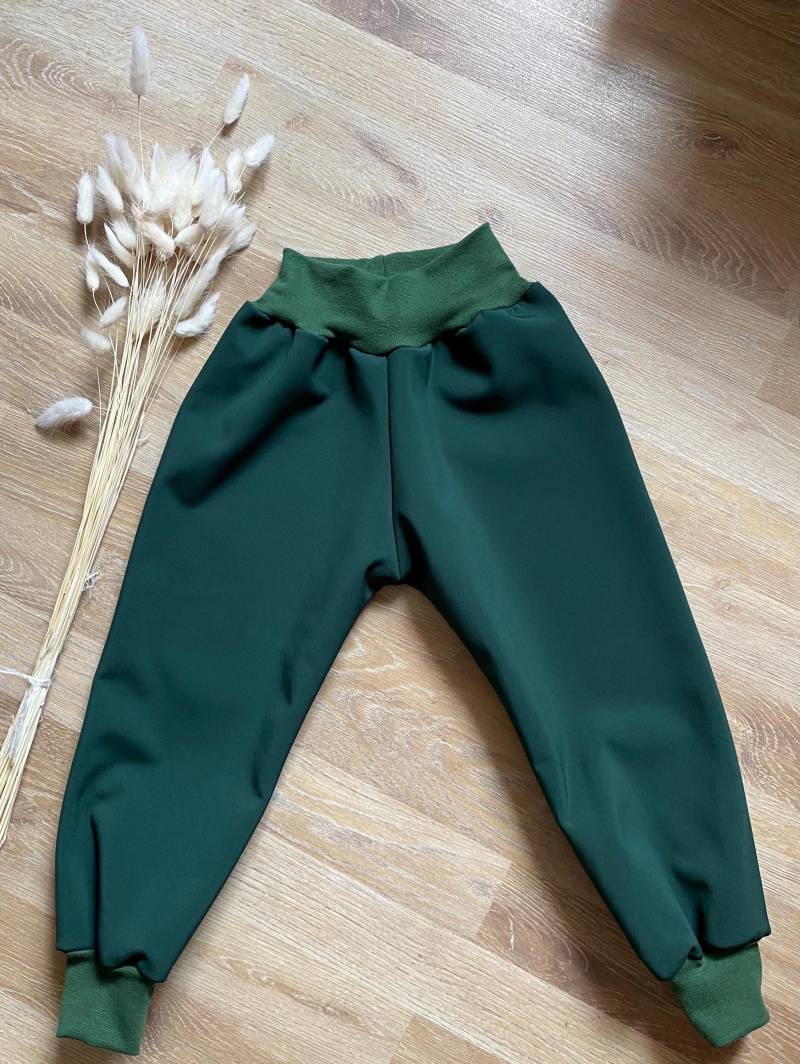 Handmade Softshell Pumphose Softshellhose Uni Grün Handmade Softshell Pumphose Softshellhose Uni Grün von MausiundKnoepfchen