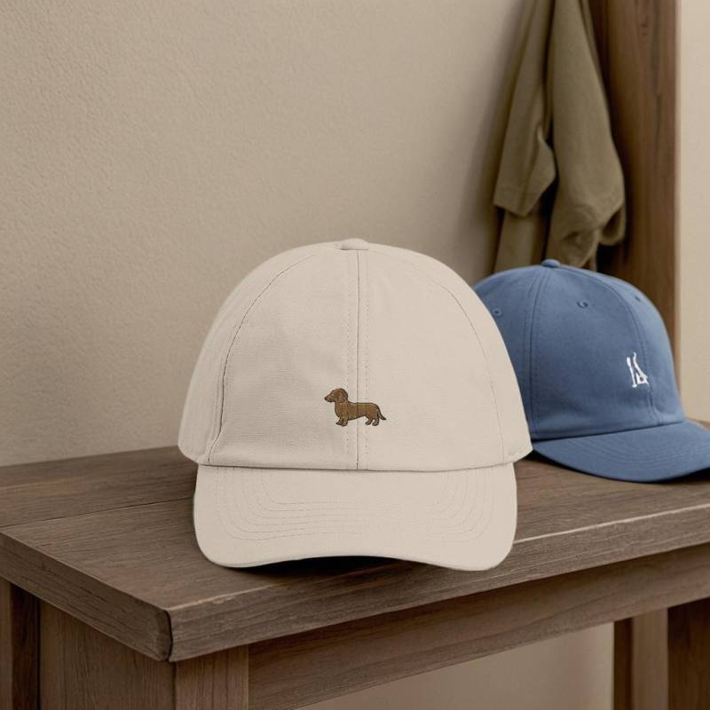 Bestickte Dackel-Cap Aus Bio-Baumwolle Bestickte Dackel-Cap Aus Bio-Baumwolle von MavieandGus