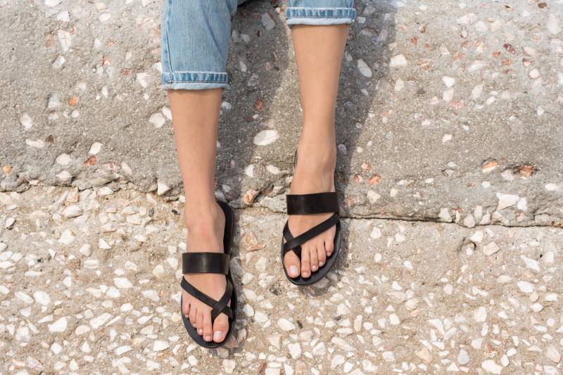 Doppelstreifen X Sandalen, Handgefertigte Ledersandalen, Schwarze Sommerschuhe, Ledersohle Doppelstreifen X Sandalen, Handgefertigte Ledersandalen, Schwarze Sommerschuhe, Ledersohle von Mavrosandals