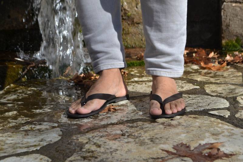 Schwarze Herren Sandalen Leder Für Männer Flip Flops Sommer von Mavrosandals