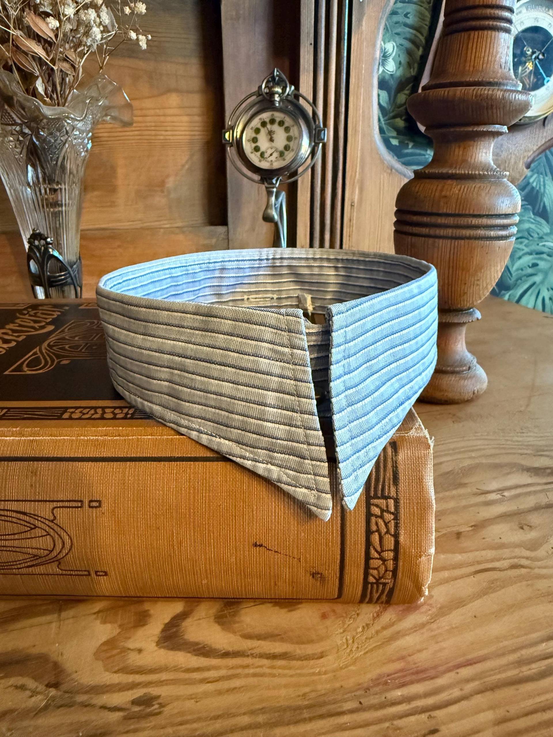 Edwardian - Detachable Spearpoint Collar 1910S/1920S 1930S Eu39 Uk15, 5 Blue Striped von MaxErlerLeipzig