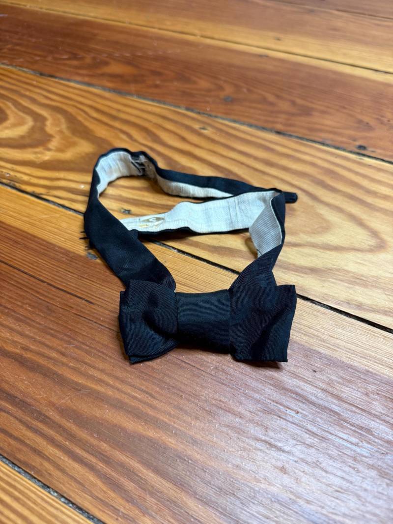 Victorian/Edwardian - Black Bow Tie von MaxErlerLeipzig
