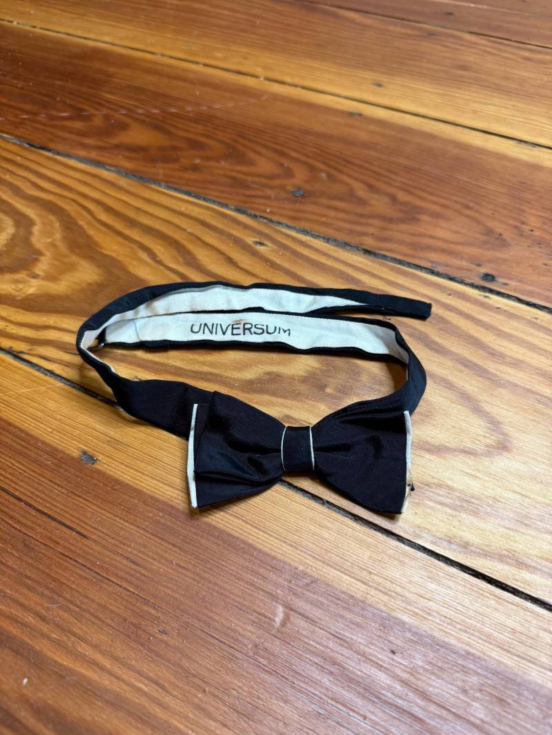 Victorian/Edwardian - Black Bow Tie von MaxErlerLeipzig