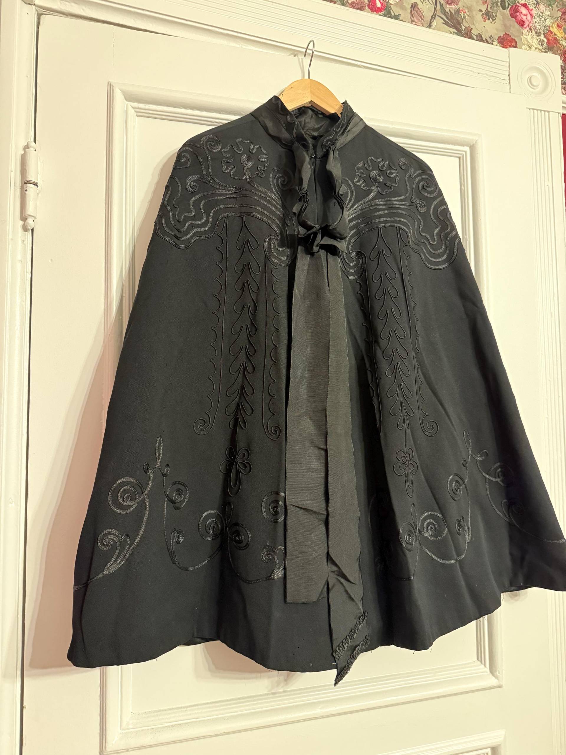 Victorian/Edwardian - Black Cape 1900S 1910S Victorian/Edwardian - Black Cape 1900S 1910S von MaxErlerLeipzig