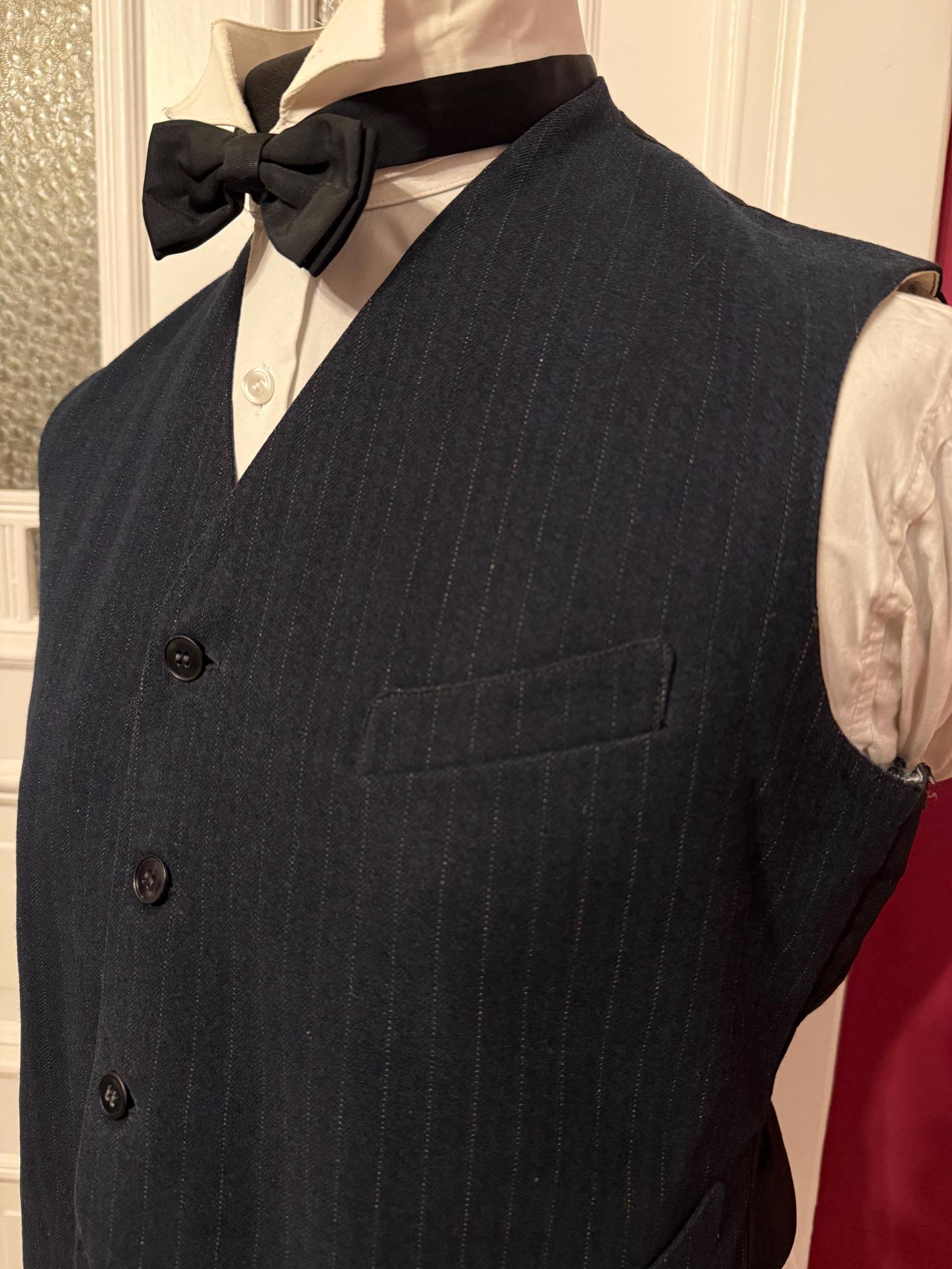 Victorian/Edwardian - Blue Striped Waistcoat Vest 1910S 1920S Big Size von MaxErlerLeipzig