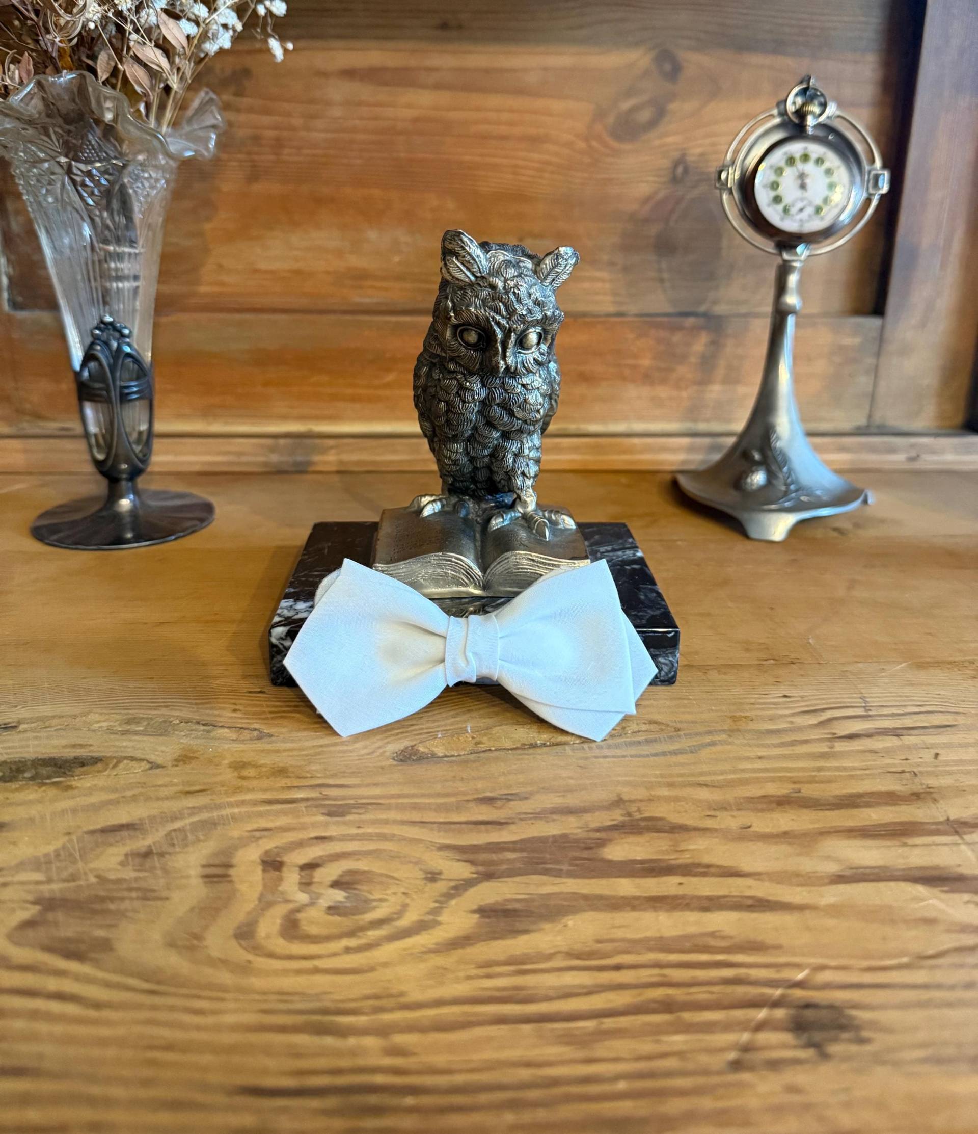 Victorian/Edwardian - White Bow Tie von MaxErlerLeipzig