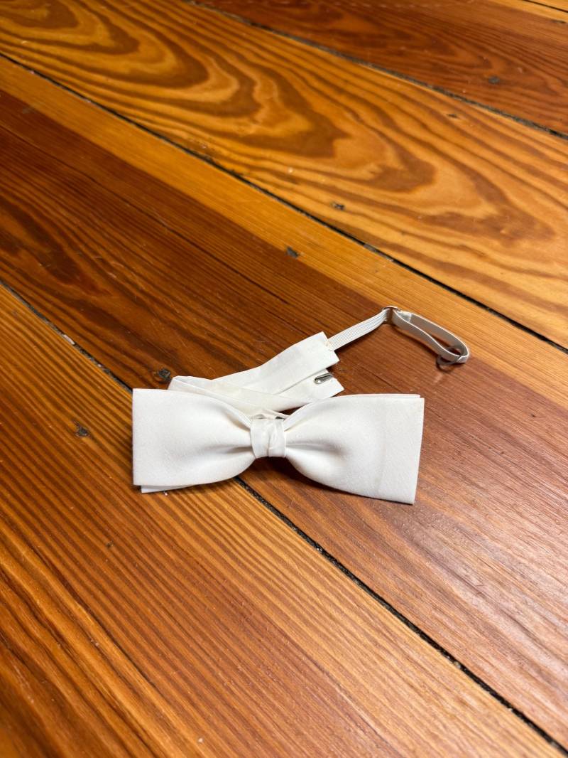 Victorian/Edwardian - White Bow Tie von MaxErlerLeipzig