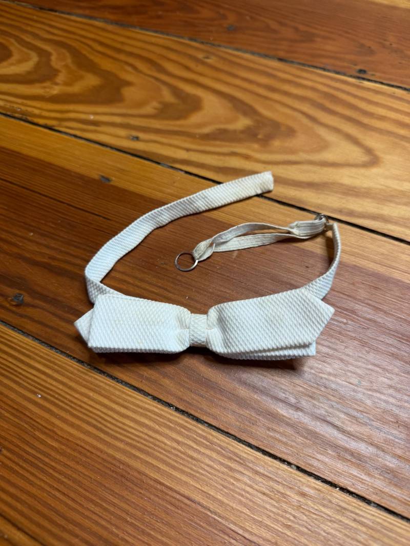 Victorian/Edwardian - White Bow Tie von MaxErlerLeipzig