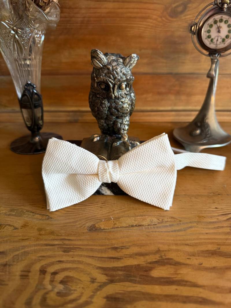 Victorian/Edwardian - White Bow Tie Victorian/Edwardian - White Bow Tie von MaxErlerLeipzig