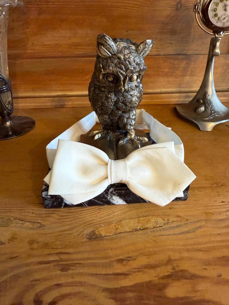 Victorian/Edwardian - White Bow Tie von MaxErlerLeipzig