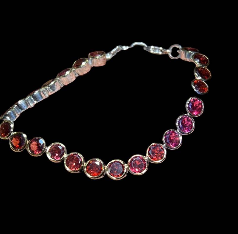 23 Rote Granatsteine Als Gliederarmband in Silber Mit Vergoldeter Fassung von MaxGloriaOpal