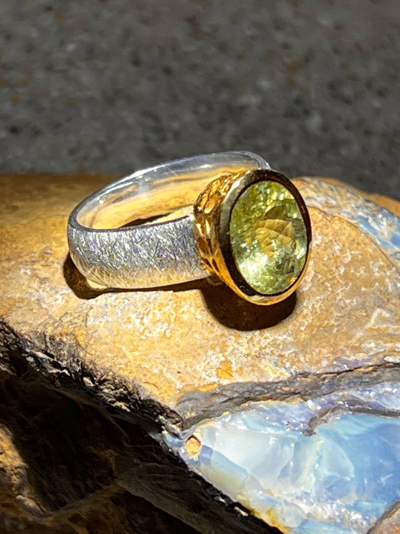 6 Ct Verdellith Turmalin Ring in Silber Mit Vergoldeter Fassung von MaxGloriaOpal