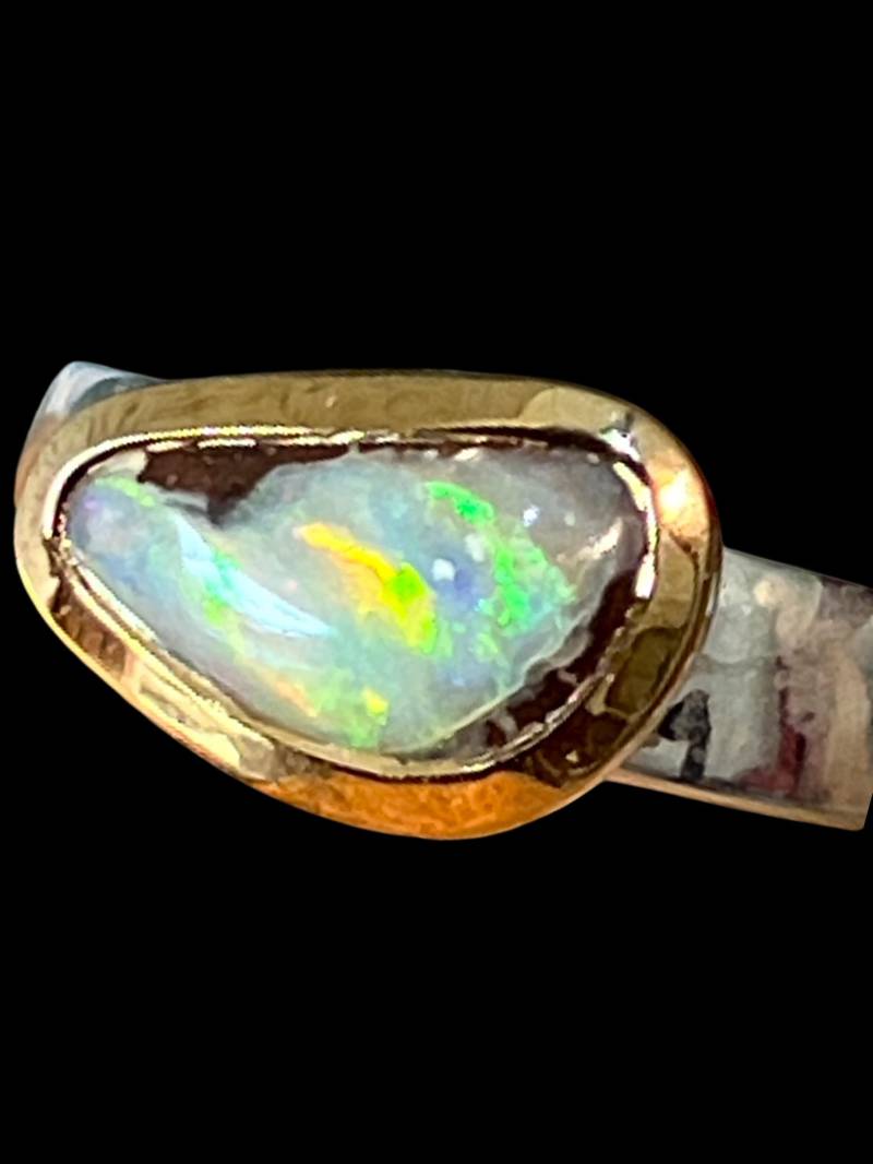 Boulder Opal Aus Queensland Ring in Silber Mit Teilvergoldeter Fassung von MaxGloriaOpal