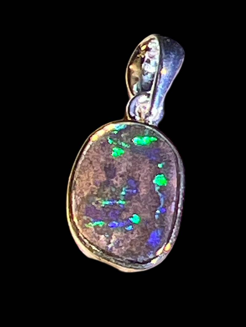 Boulder Opal Grüne Silvester Show Anhänger in Silber Teilvergoldet Boulder Opal Grüne Silvester Show Anhänger in Silber Teilvergoldet von MaxGloriaOpal