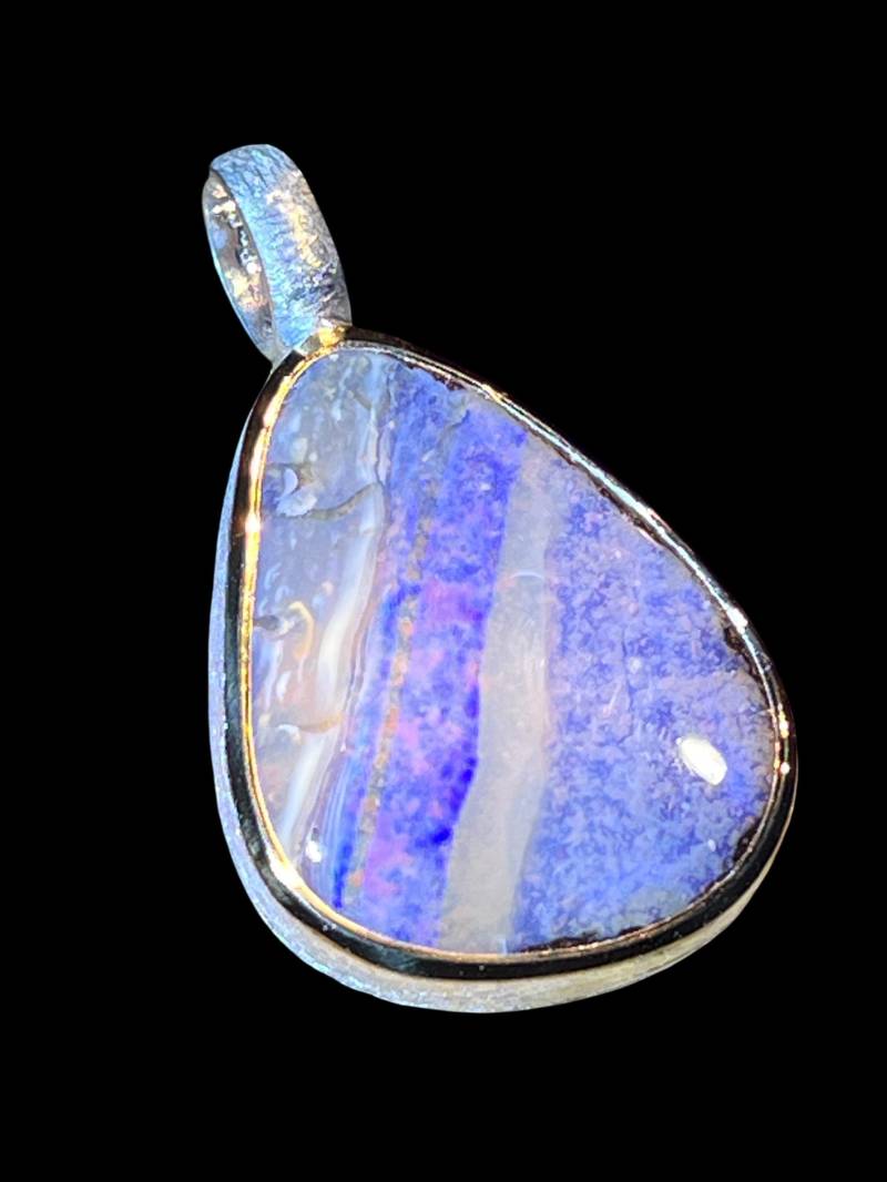 Boulder Opal Imposant Violett Anhänger in Silber Teilvergoldet von MaxGloriaOpal