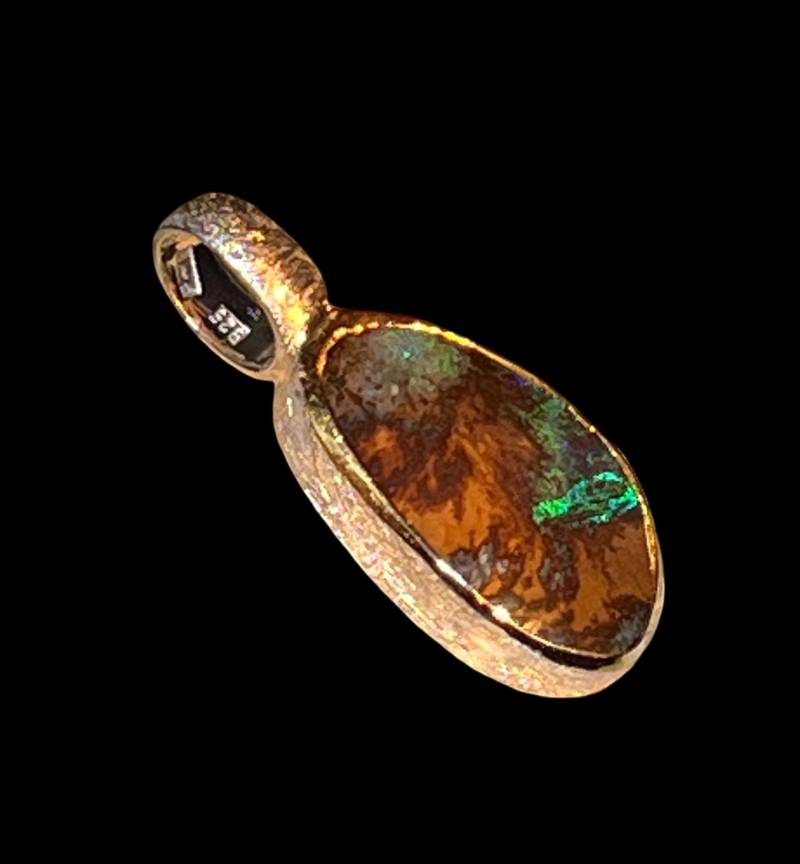 Boulder Opal Queensland Irisch Grün Anhänger in Silber Teilvergoldet von MaxGloriaOpal