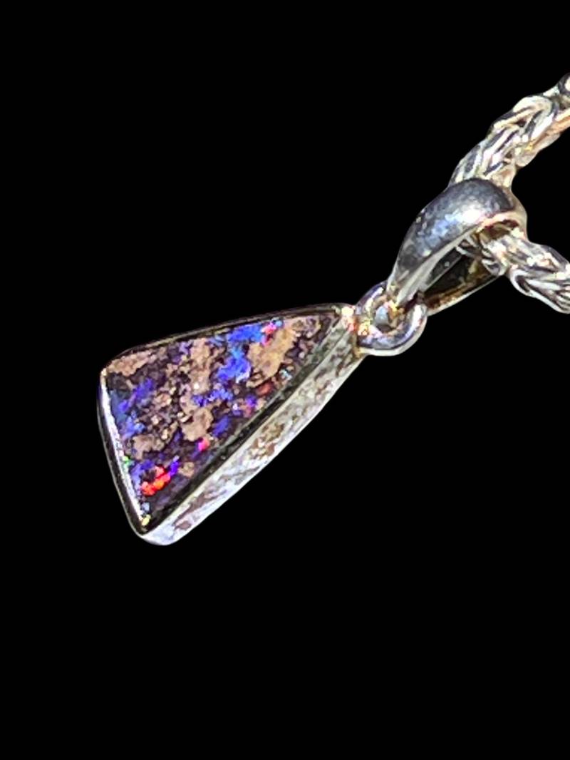 Boulder Opal Rote Blitze Anhänger in Silber Teilvergoldet von MaxGloriaOpal