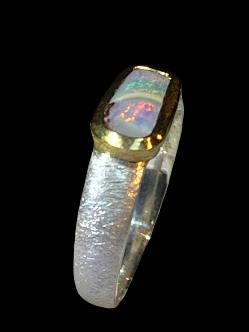 Boulder Opal Spiegel Aus Andamooka Ring in Silber Mit Vergoldeter Fassung von MaxGloriaOpal