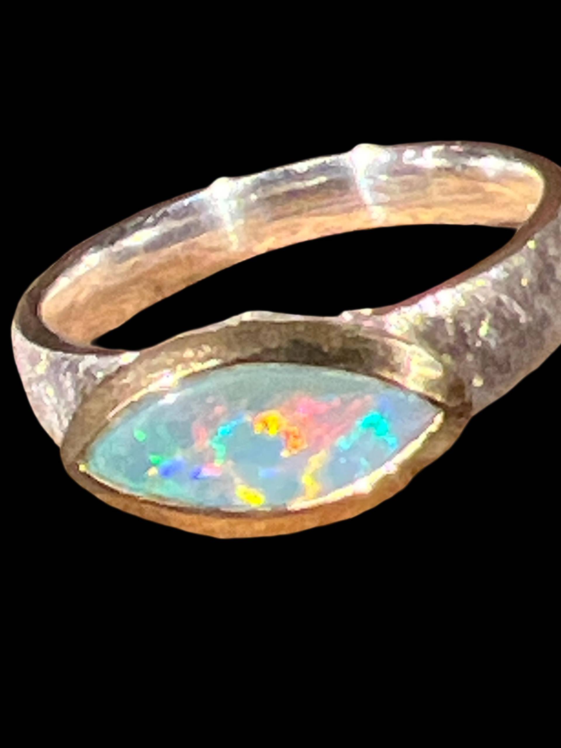 Coober Pedy Harlekin Opal Ring in Silber Mit Teilvergoldeter Fassung von MaxGloriaOpal