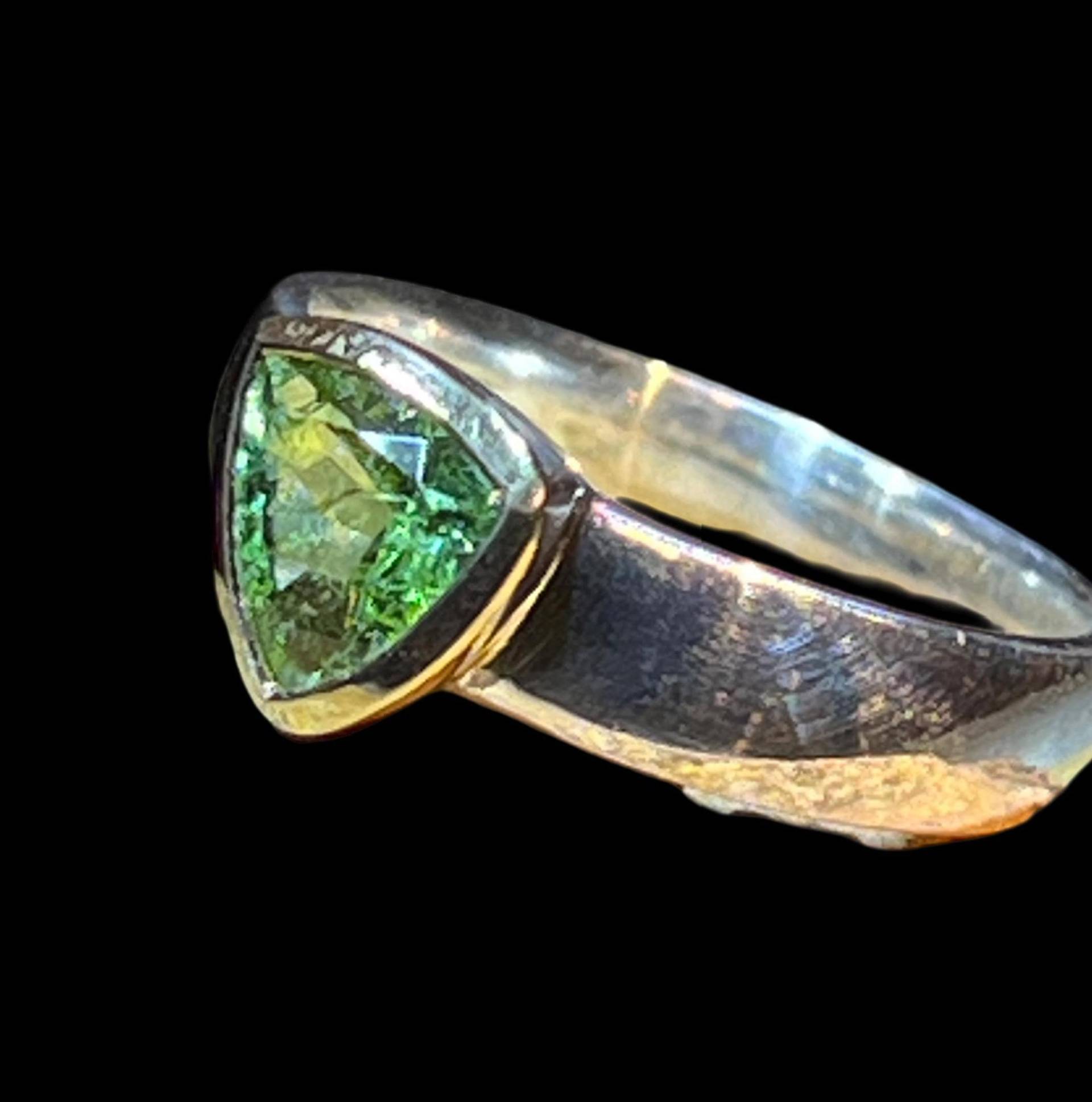 Design Ring Mit Tsavorit in Silber Teilvergoldeter Fassung von MaxGloriaOpal