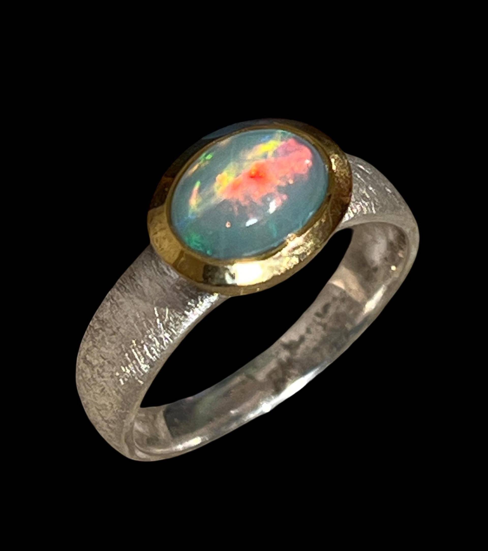 Edelopal Feuerrote Flamme Ring in Silber Mit Vergoldeter Fassung von MaxGloriaOpal