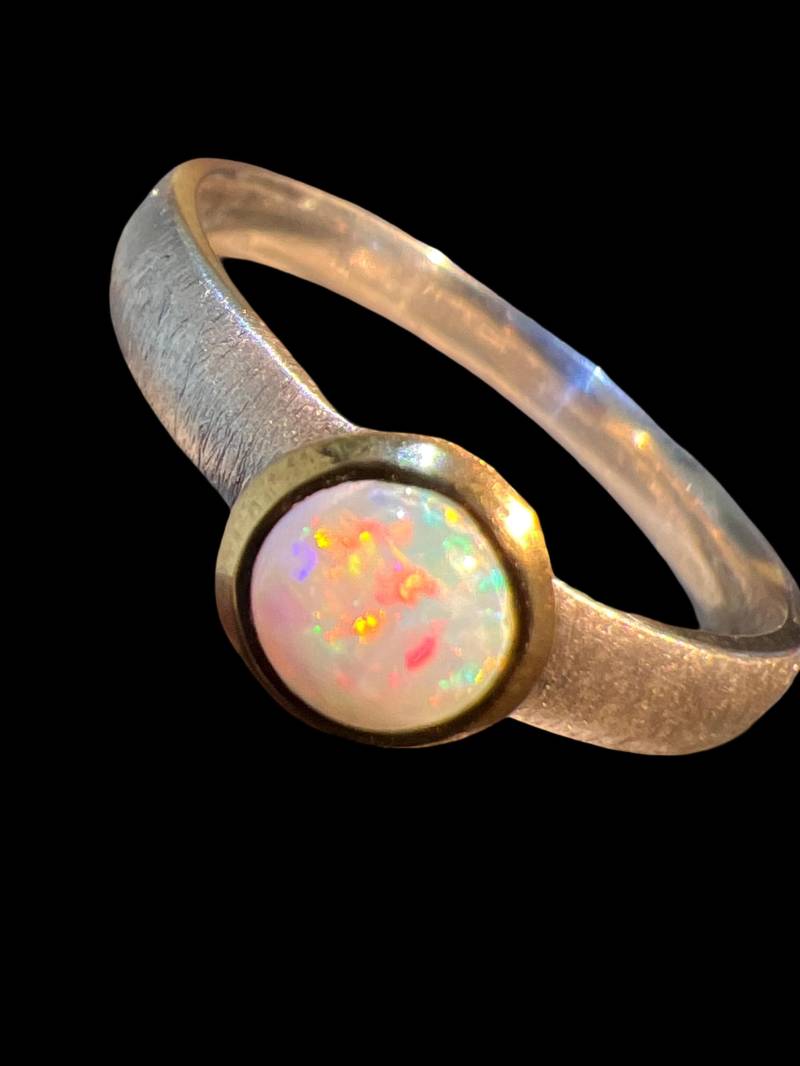 Edelopal Kleine Sonne Ring in Silber Mit Vergoldeter Fassung von MaxGloriaOpal