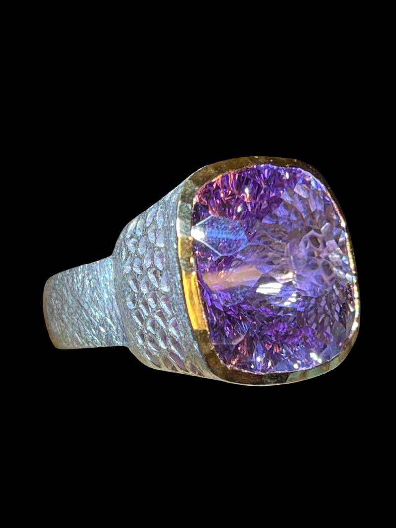 Großer 90 Ct Amethyst Königin Ring in Silber Mit Vergoldeter Fassung von MaxGloriaOpal