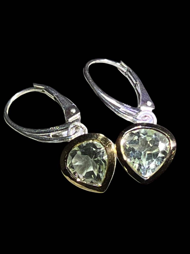 Grüner Amethyst Ohrringe in Silber Mit Teilvergoldeter Fassung von MaxGloriaOpal