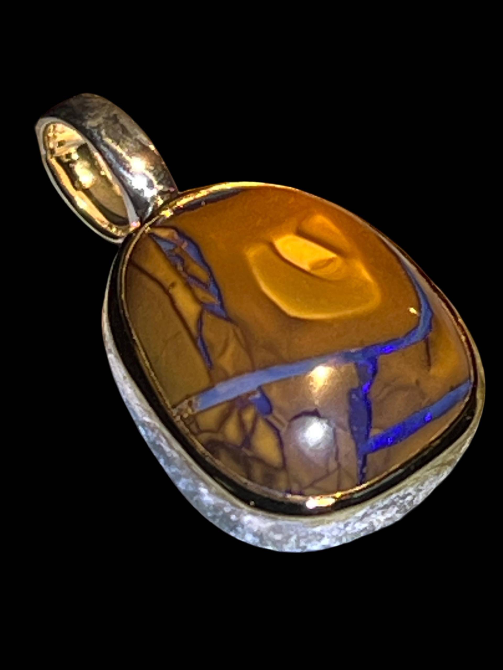 Indigene Spur Boulder Opal Anhänger in Silber Teilvergoldet von MaxGloriaOpal