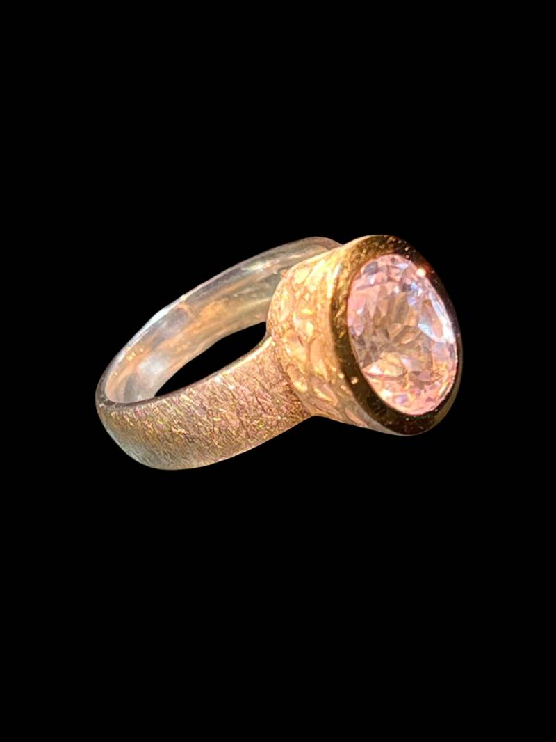 Kunzit Ring Silber Mit Teilvergoldeter Fassung von MaxGloriaOpal
