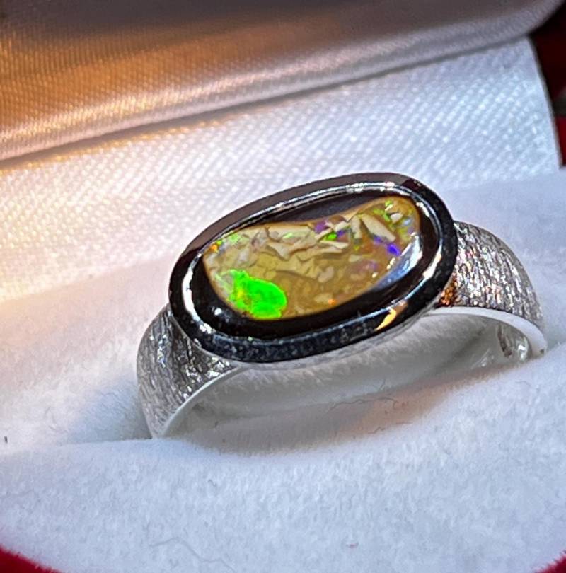 Queensland Farbspiel Boulder Opal Ring in Silber von MaxGloriaOpal