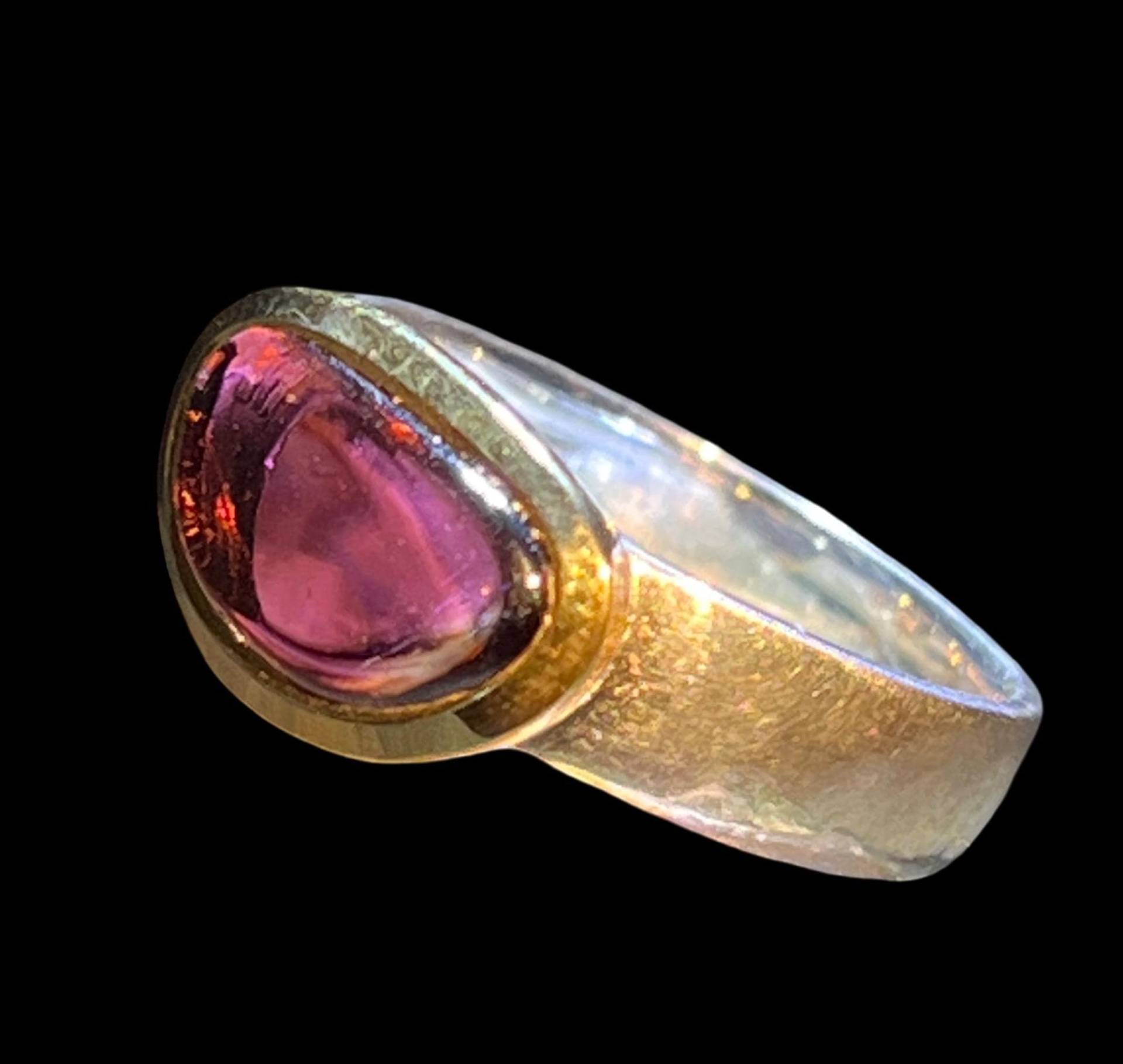 Rubellith Sonnen Turmalin Ring in Silber Mit Vergoldeter Fassung von MaxGloriaOpal