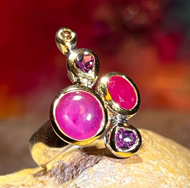 Rubin Rubellith Diamant Und Rhodolith Ring in Silber Mit Teilvergoldeter Fassung Rubin Rubellith Diamant Und Rhodolith Ring in Silber Mit Teilvergoldeter Fassung von MaxGloriaOpal