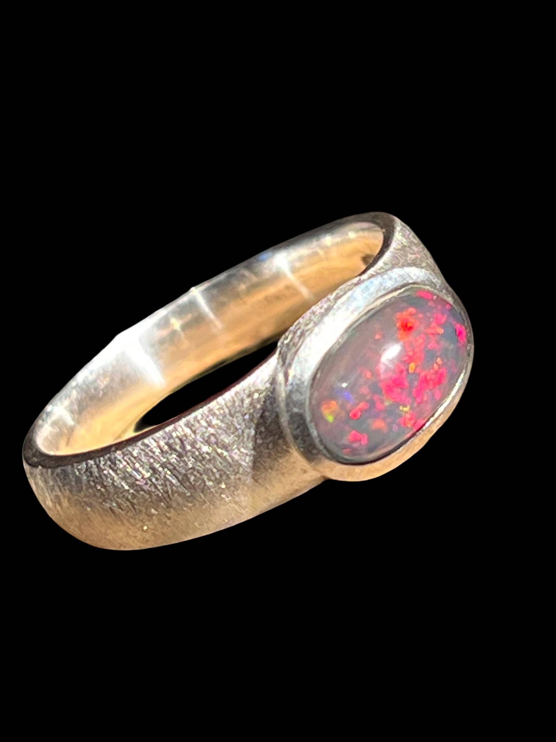 Schwarzer Harlekin Ring in Silber von MaxGloriaOpal