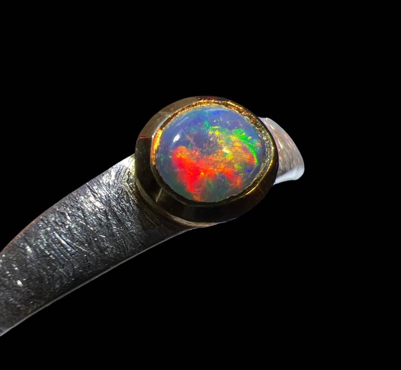 Schwarzopal Rote Blitze Ring in Silber Mit Vergoldeter Fassung von MaxGloriaOpal