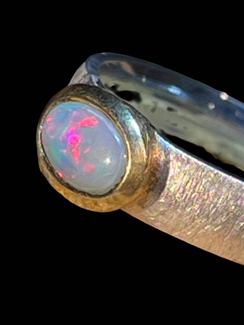 Schwarzopal Rote Blitze Ring in Silber Mit Vergoldeter Fassung von MaxGloriaOpal