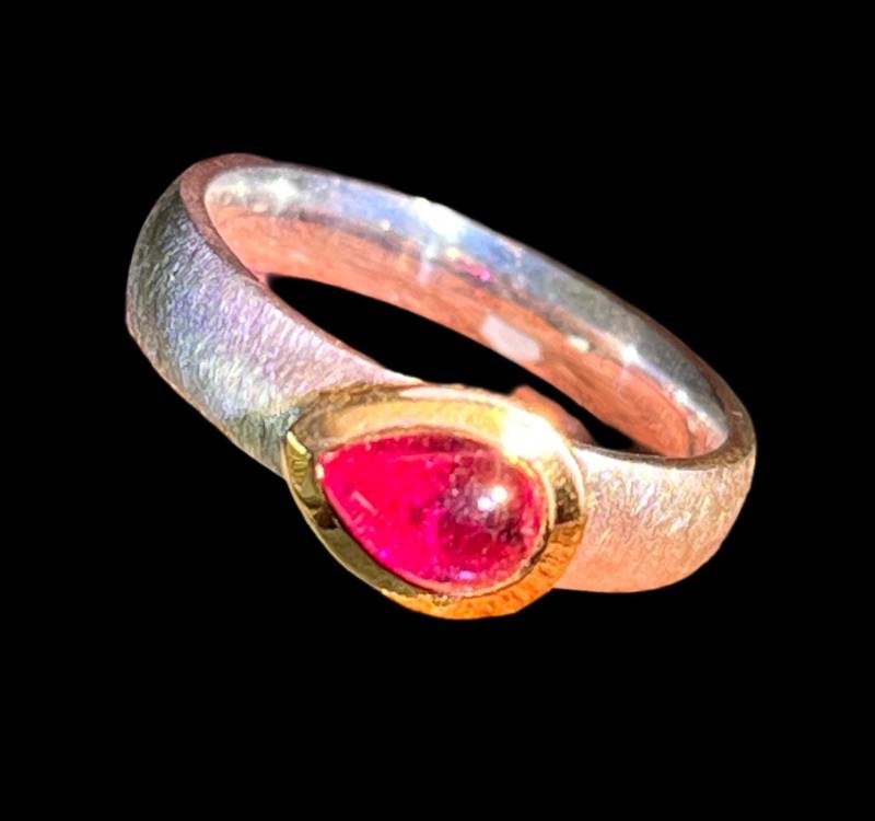 Turmalin Herzblut Tropfen Ring in Silber Mit Vergoldeter Fassung von MaxGloriaOpal