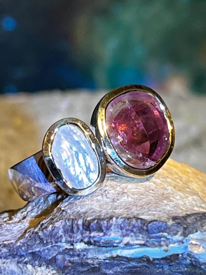 Wassermelonenturmalin Und Naturperle Ring in Silber Mit Teilvergoldete Fassung von MaxGloriaOpal