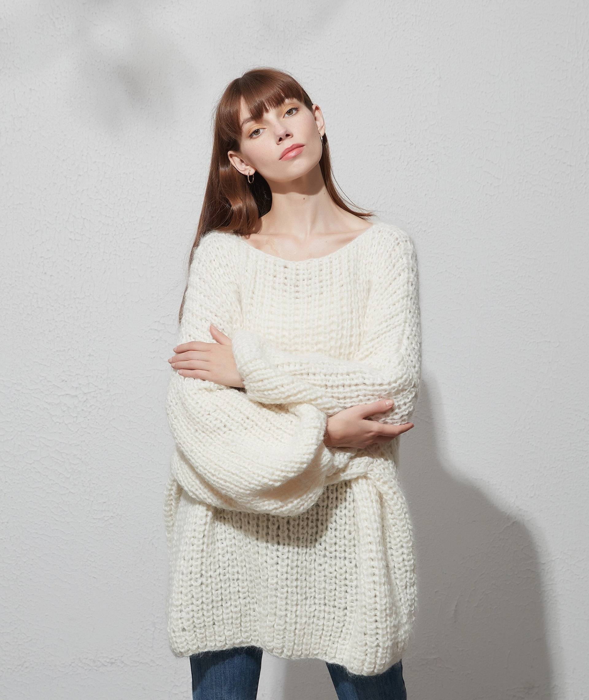 Hand Gestrickt Frau Pullover Oversized Mohair Top Boatneck Weiß Creme Kleid von MaxMelody