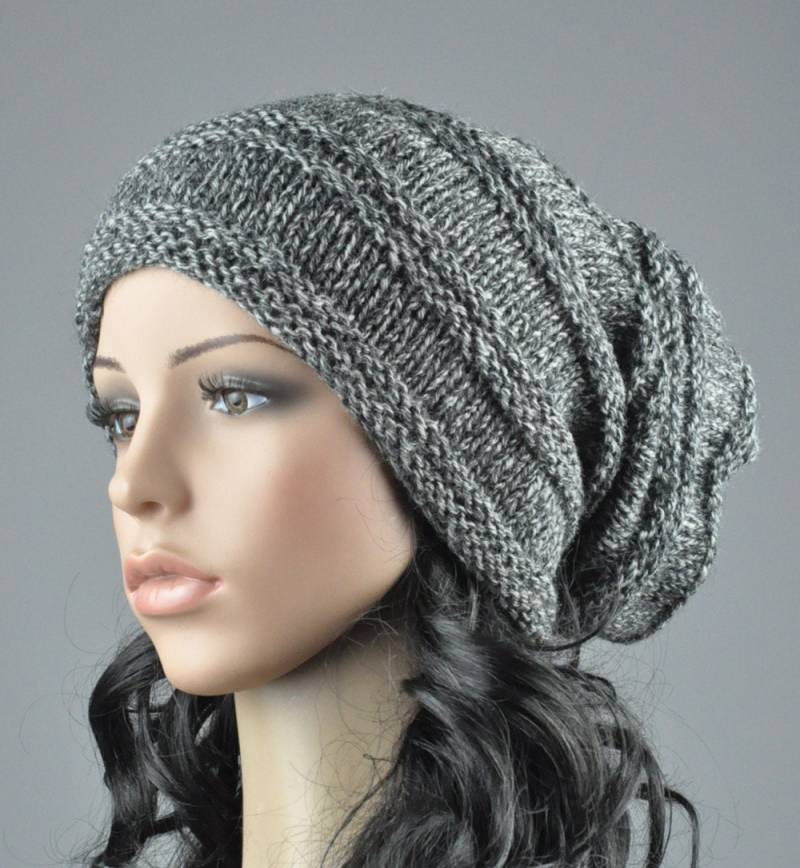 Hand-strick-Hut - Chunky Wollmütze in Schwarz/Grau Mischung Garn, Slouchy Hut von MaxMelody