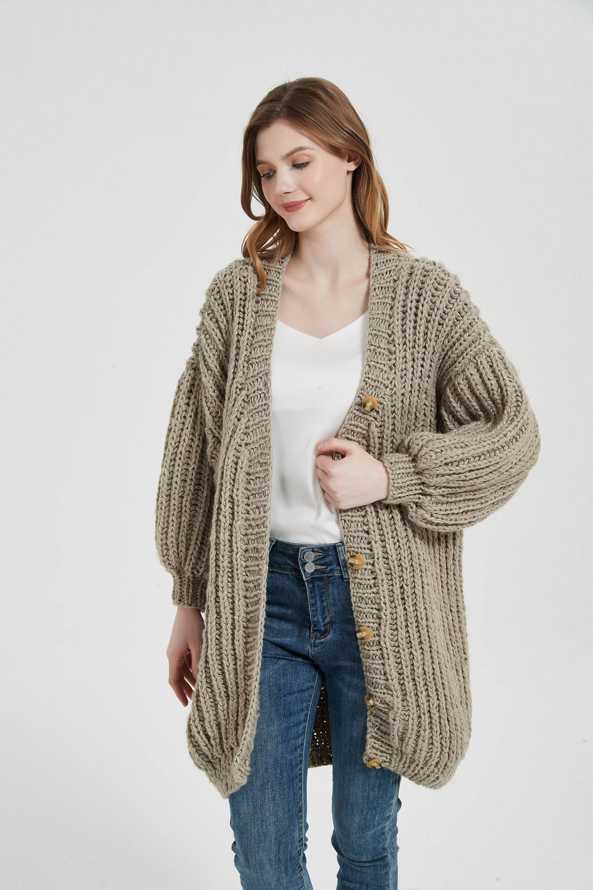 Handgestrickt Damen Langpullover Mohair Long Cardigan Pullover Khaki von MaxMelody