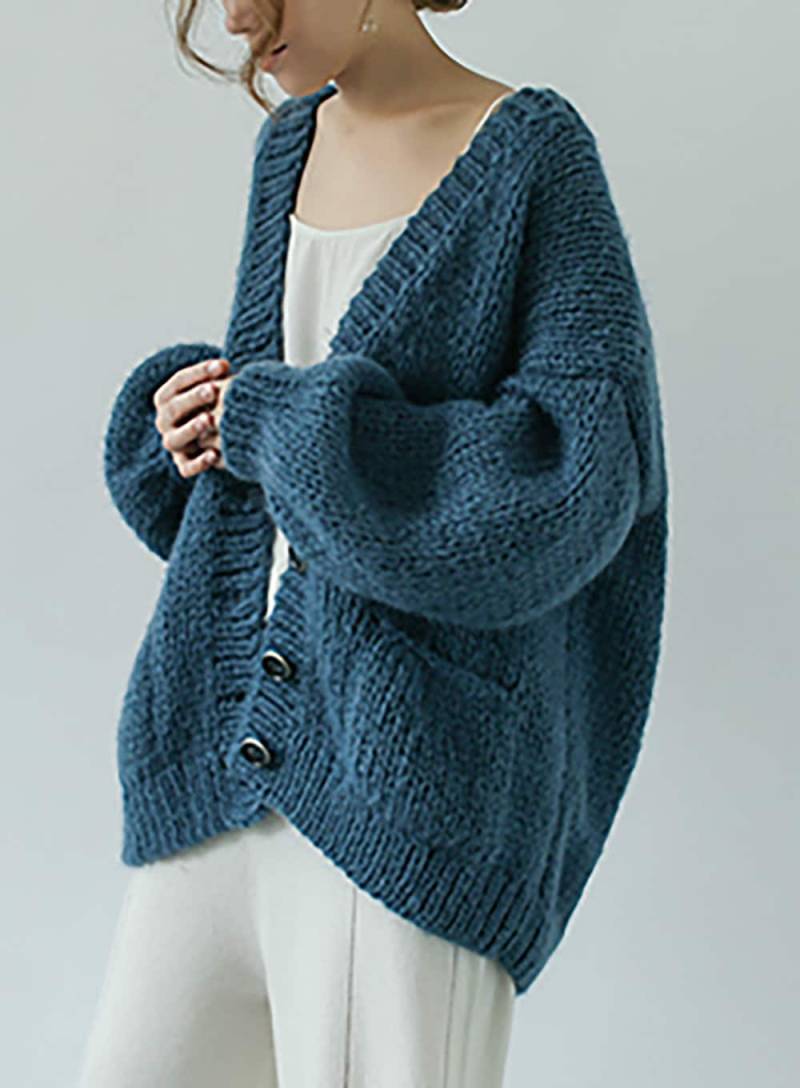 Handgestrickt Oversize Damen Pullover Mohair Knopf Vorne Strickjacke Tasche Foggy Blau von MaxMelody