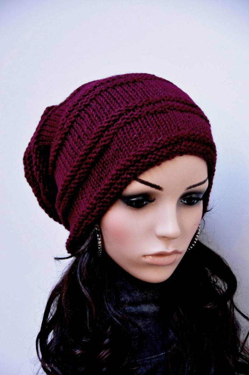 Handgestrickte Wollmütze - Weinrot Handgestrickte Wollmütze - Weinrot von MaxMelody