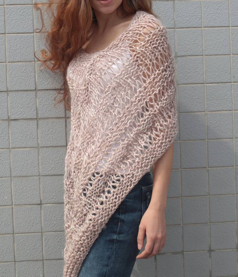 Handgestrickter Kleiner Poncho Strickschal Shrug Dusty Pink Damen Pullover von MaxMelody